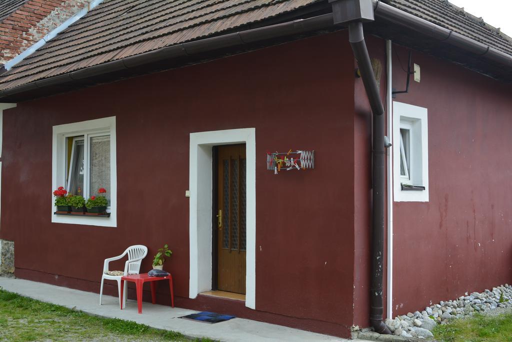 Begonia-Dom S Jednou Spalnou Bešeňová Pokoj fotografie